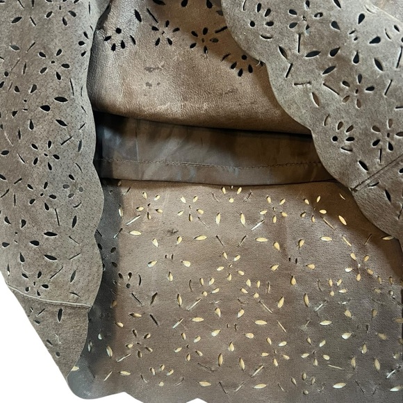 ISAAC MIZRAHI for Target | Suede Leather Skirt Size 6 - Picture 3 of 10